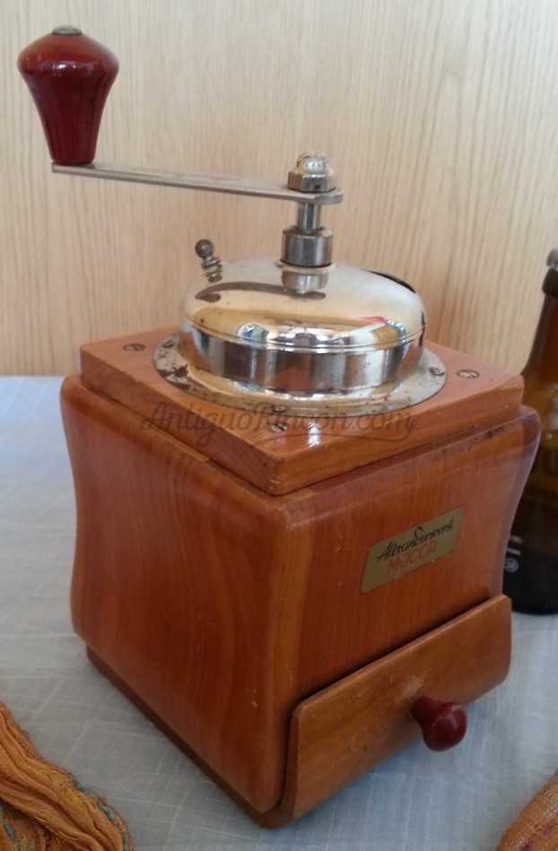 Molinillo de café viejito. Años 70. Marca Alexanderwere Molinillo de café viejito. Años 70. Marca Alexanderwere