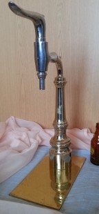 Columna cervecera. Vintage. Bronce blanco.