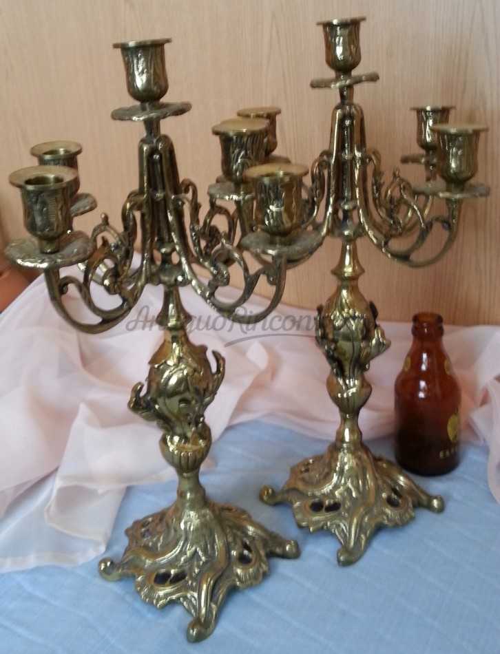 Candelabros de 5 brazos en bronce. Pareja.