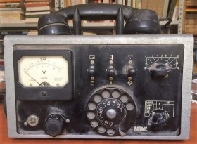 Teléfono años 40 de campaña militar. Búlgaro. Muy curioso. Antique military campaign telephone.
