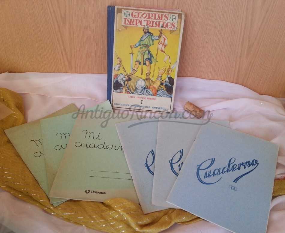 Cuadernos antiguos de escuela y enciclopedia escolar año 1.962