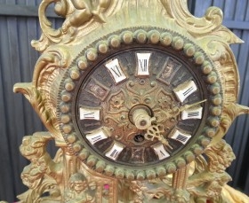 Reloj de mesa en aleación de bronce. Funcionando. AÑOS 70