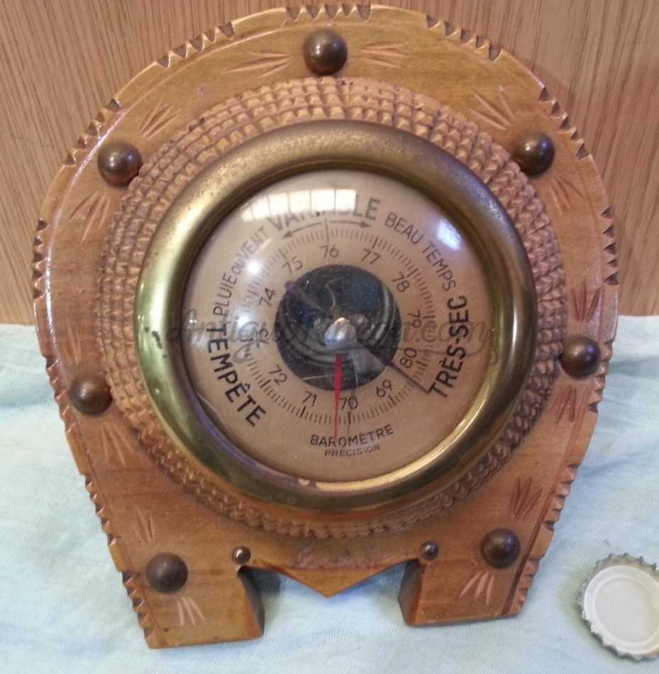 Barómetro años 70. En madera y vidrio. Funcionando. Barómetro años 70. En madera y vidrio. Funcionando.
