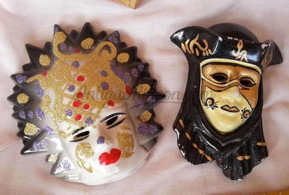 Máscaras cerámicas. Pareja. Años 70. Pequeño tamaño.