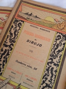 Cuadernos antiguos de escuela y libro clasif. animales año 1961