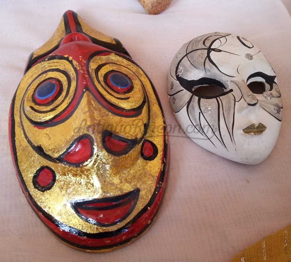 Máscaras cerámicas. Pareja. Años 70. Pequeño tamaño.