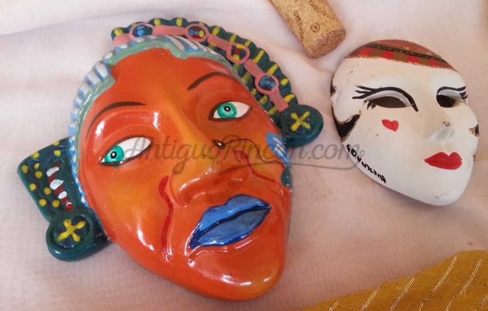Máscaras cerámicas. Pareja. Años 70. Pequeño tamaño. Máscaras cerámicas. Pareja. Años 70. Pequeño tamaño.