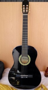 Guitarra clásica tamaño 4/4 marca MARTÍNEZ. NUEVA A ESTRENAR. MARAVILLOSA.