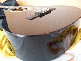 Guitarra clásica tamaño 4/4 marca MARTÍNEZ. NUEVA A ESTRENAR. MARAVILLOSA.