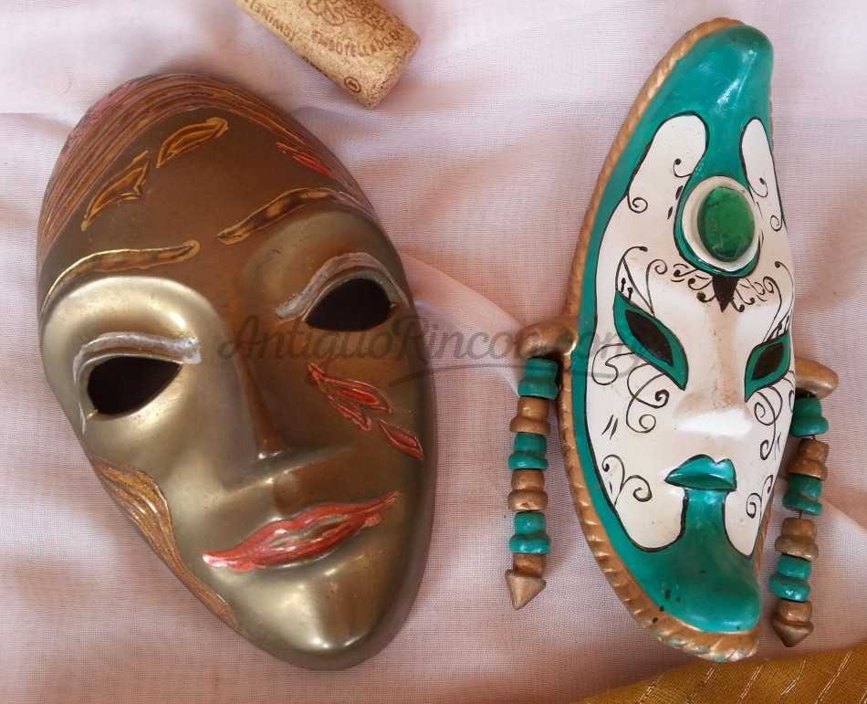 Máscaras. Pareja. Años 70. Pequeño tamaño. En bronce y cerámica. Máscaras. Pareja. Años 70. Pequeño tamaño. En bronce y cerámica.