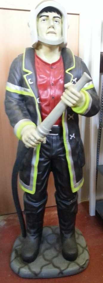 Bombero. Estatua. Figura gran tamaño 1