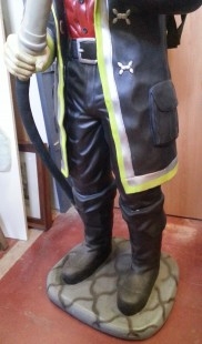 Bombero. Estatua. Figura gran tamaño 1