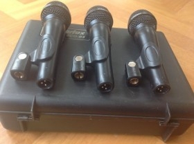 Micrófonos en perfecto estado. Caja original con 3 micros de voz.