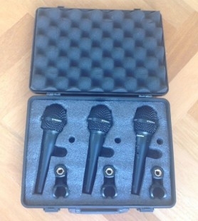Micrófonos en perfecto estado. Caja original con 3 micros de voz.