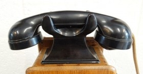 Teléfono antiguo de pared. Años 50. Madera y baquelita. Maravilloso.