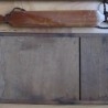 Tabla pildorera de farmacia. Años 50 En madera y bronce