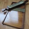 Tabla pildorera de farmacia. Años 50 En madera y bronce