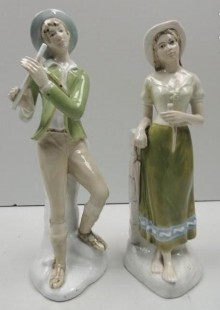 Pareja de figuras en porcelana de la firma TITO VALENCIA. Gran tamaño 39 cm de alto.