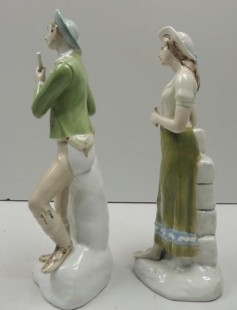 Pareja de figuras en porcelana de la firma TITO VALENCIA. Gran tamaño 39 cm de alto.