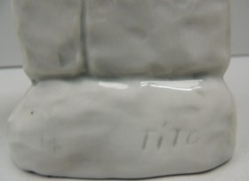Pareja de figuras en porcelana de la firma TITO VALENCIA. Gran tamaño 39 cm de alto.