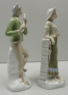 Pareja de figuras en porcelana de la firma TITO VALENCIA. Gran tamaño 39 cm de alto.