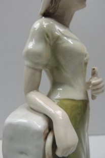 Pareja de figuras en porcelana de la firma TITO VALENCIA. Gran tamaño 39 cm de alto.