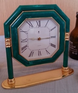 Reloj de mesa en latón y metal. Marca Élite.