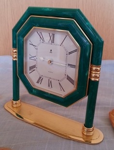 Reloj de mesa en latón y metal. Marca Élite.