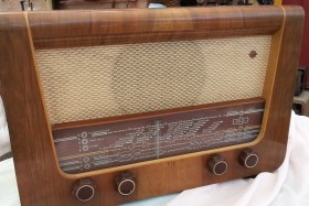 Radio de válvulas antigua. Marca ASCAR. Precioso objeto años 60-70