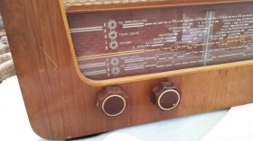 Radio de válvulas antigua. Marca ASCAR. Precioso objeto años 60-70