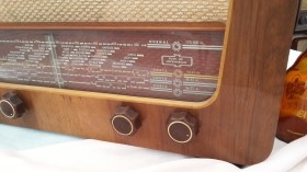 Radio de válvulas antigua. Marca ASCAR. Precioso objeto años 60-70