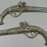 Viejas pistolas en bronce. Pareja. Réplicas de antiguas armas. Preciosos objetos