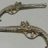 Viejas pistolas en bronce. Pareja. Réplicas de antiguas armas. Preciosos objetos