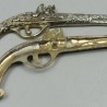 Viejas pistolas en bronce. Pareja. Réplicas de antiguas armas. Preciosos objetos