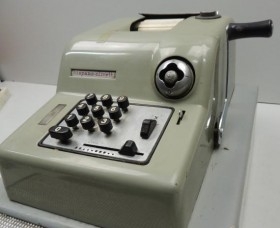 Registradora marca HISPANO OLIVETTI. Años 70. Funciona.