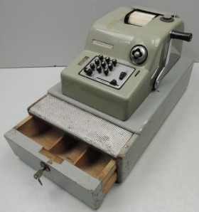 Registradora marca HISPANO OLIVETTI. Años 70. Funciona.