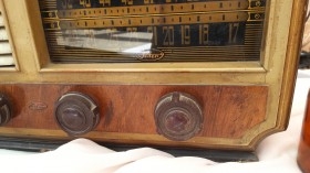 Radio de válvulas antigua. Marca INTER. Años 60-70