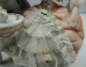 Vintage Figura de Porcelana Pareja Tomando Te Bonitos Detalles Piezas de Colección