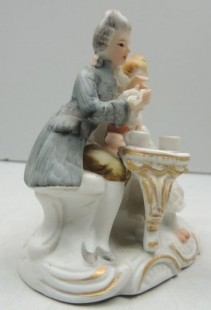 Vintage Figura de Porcelana Pareja Tomando Te Bonitos Detalles Piezas de Colección