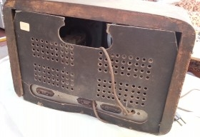 Radio de válvulas antigua. Precioso objeto años 60-70
