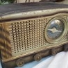 Radio de válvulas antigua. Marca UNIVERSAL. Precioso objeto años 60-70