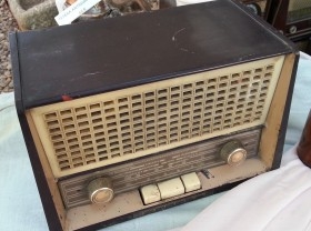 Radio de válvulas antigua. Marca PHILILPS. Precioso objeto años 60-70