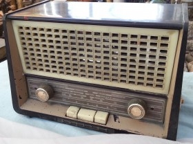 Radio de válvulas antigua. Marca PHILILPS. Precioso objeto años 60-70