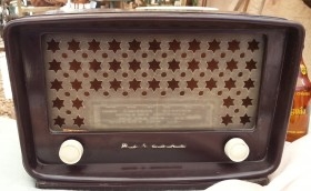 Radio de válvulas antigua. Marca MARCONI. Precioso objeto años 60-70