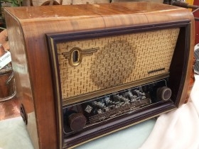 Radio de válvulas antigua. Marca TELEFUNKEN BARCAROLA II. Gran objeto años 60-70