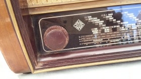 Radio de válvulas antigua. Marca TELEFUNKEN BARCAROLA II. Gran objeto años 60-70