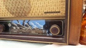 Radio de válvulas antigua. Marca TELEFUNKEN BARCAROLA II. Gran objeto años 60-70