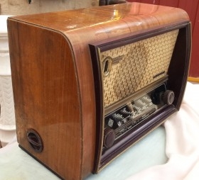 Radio de válvulas antigua. Marca TELEFUNKEN BARCAROLA II. Gran objeto años 60-70