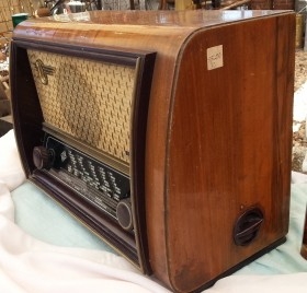 Radio de válvulas antigua. Marca TELEFUNKEN BARCAROLA II. Gran objeto años 60-70