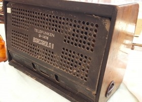 Radio de válvulas antigua. Marca TELEFUNKEN BARCAROLA II. Gran objeto años 60-70